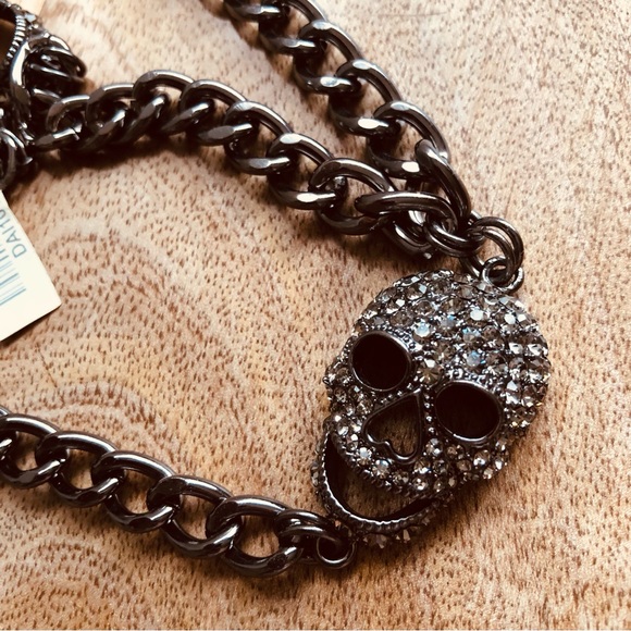 3 Pc Skull Halloween Jewelry Lot 2 Necklaces 1 Bracelet Some Imperfections - Picture 10 of 11